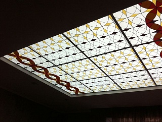 Светодиодная интерьерная подсветка витража на потолке